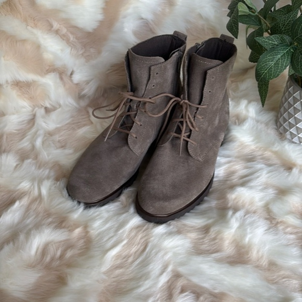 Munro - Finnley Suede Ankle Boots - Moss Green